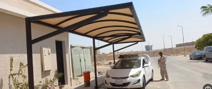 سواتر حديدية للحدائق في الدمام الشرقية، تصاميم أنيقة توفر الحماية من الرياح والمطر.