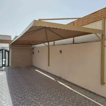 مظلات حديدية للمساحات الخارجية في الخبر، حلول قوية وجمالية لمختلف الأماكن.