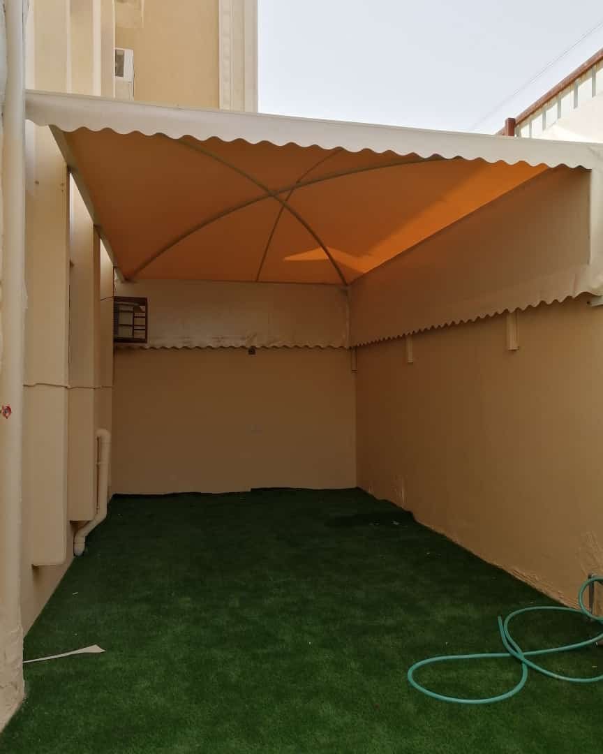مظلات حديدية للملاعب الرياضية، تمنحك حماية واستمتاع بالأجواء في الدمام.
