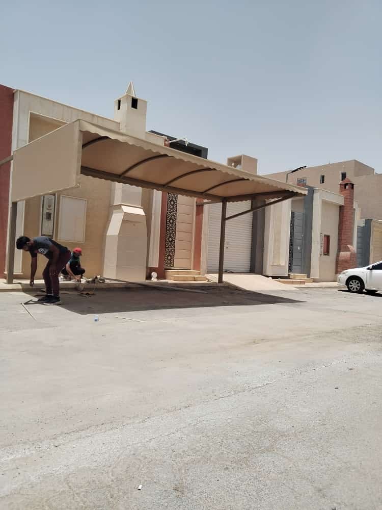 مظلات متحركة للحدائق في الدمام الشرقية، مرونة عالية لتغطية الأماكن الخارجية.