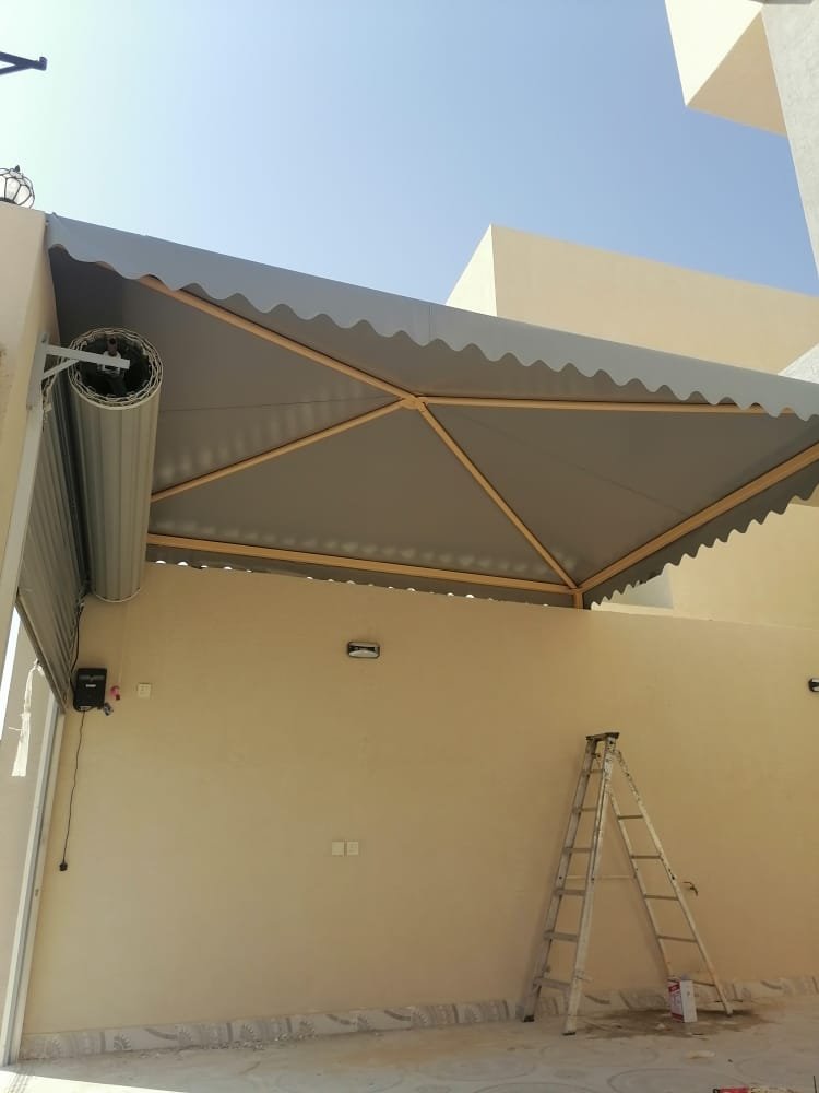 مظلات متحركة للمساحات الخارجية، تغطي المكان حسب الحاجة في الدمام.